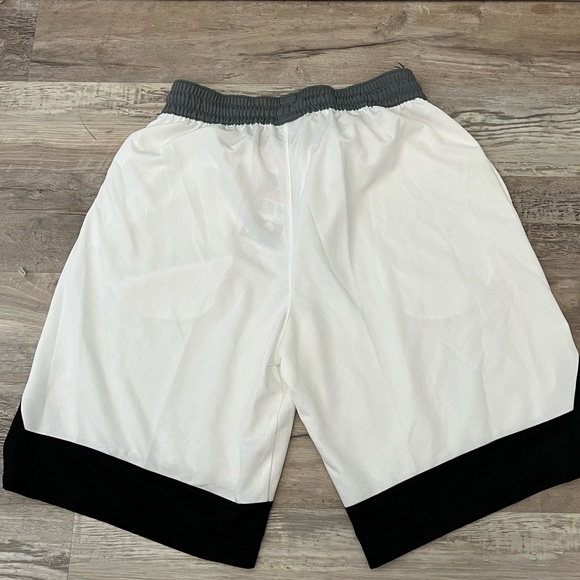 2/40 NWT Nike Dri-FIT Icon Men’s Basketball Shorts White & Black Size Large - Picture 3 of 6